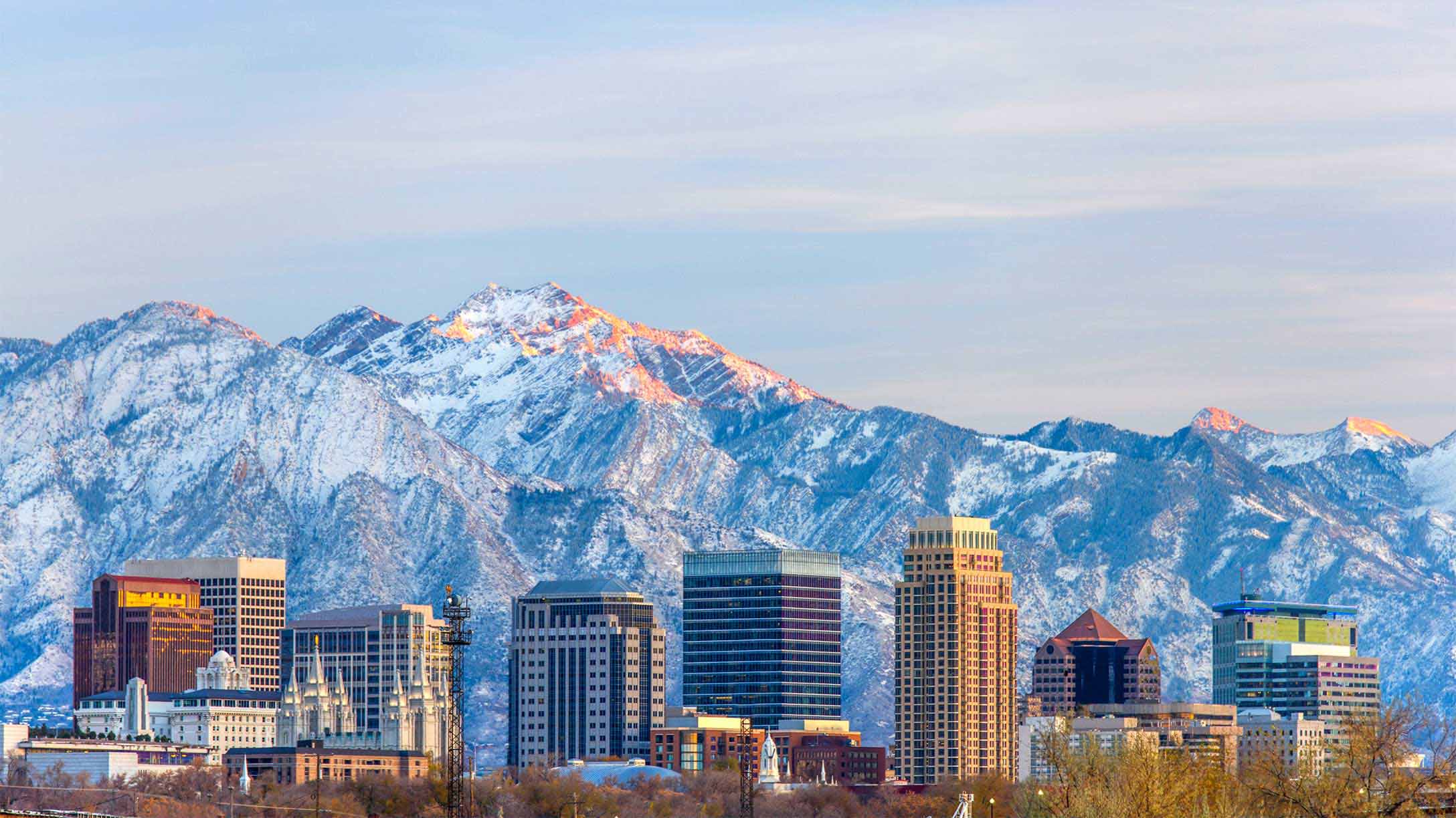 Picture of Utah with mountains in the background