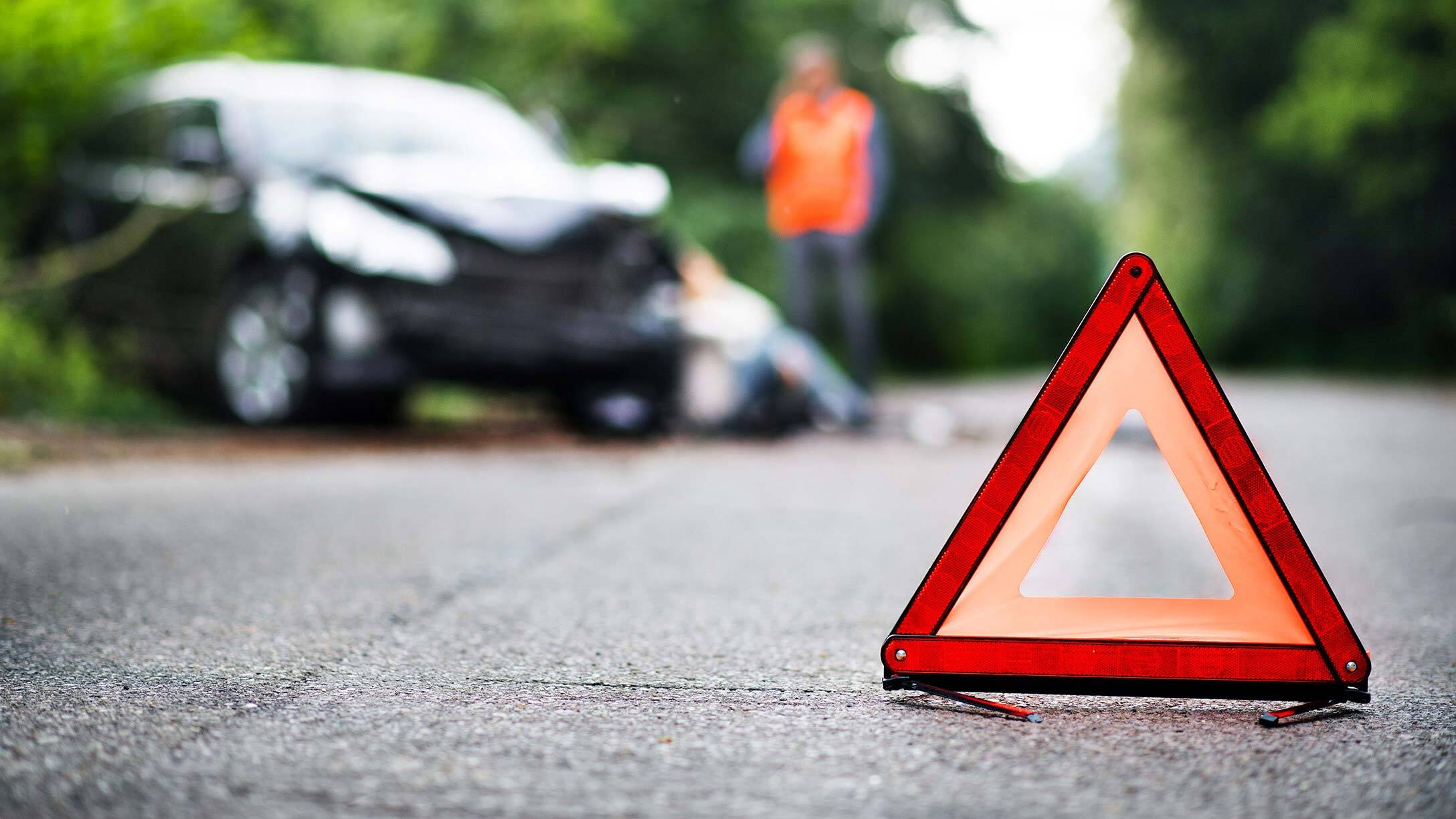 Mano In Guanti Bianchi Del Conducente Della Rotaia Giapponese Di Macchinista Che Controlla Il Joystick Nella Cabina Locomotiva Image162718372 - Foto 4