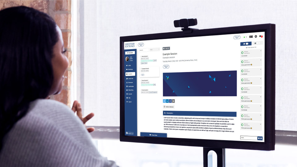 Woman looking at Geotab Extend sessions on their computer monitor