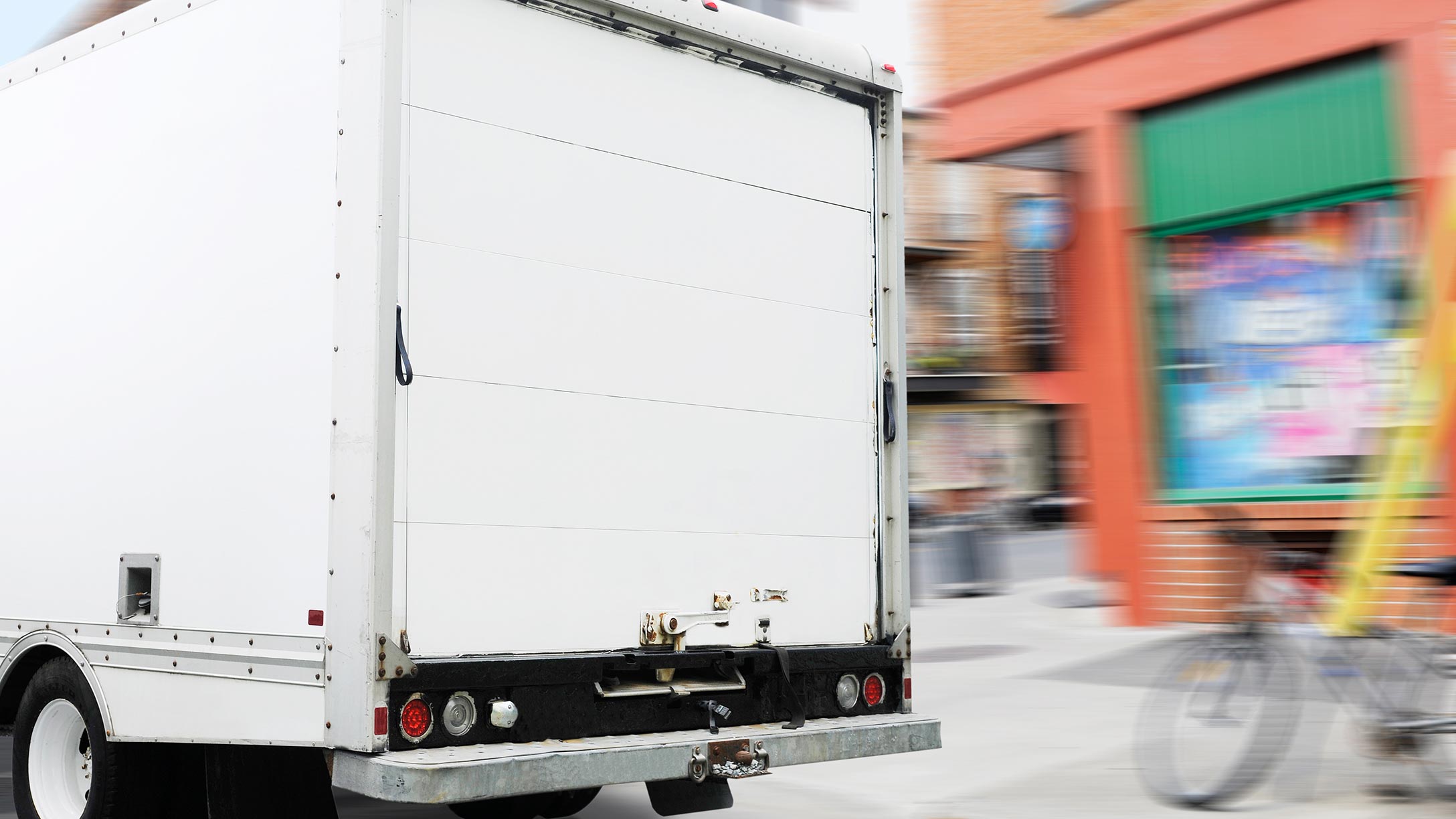 Uma van de entrega que transporta mercadorias