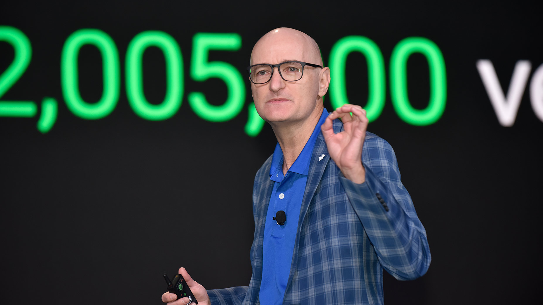 Picture of neil with numbers behind him on stage