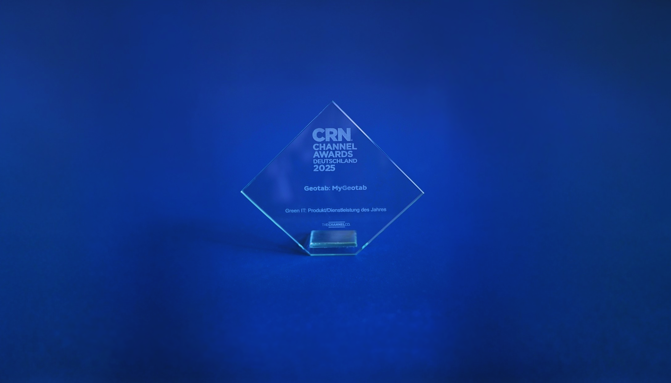 CRN award mit blaues hintergrund