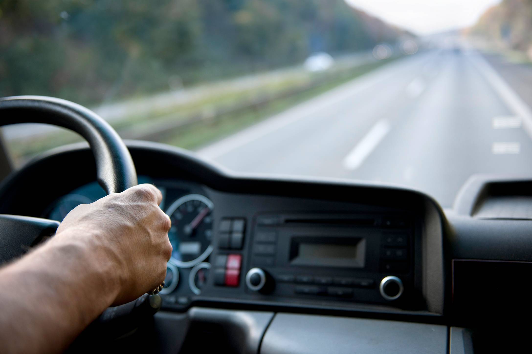 Fahreransicht auf der Autobahn