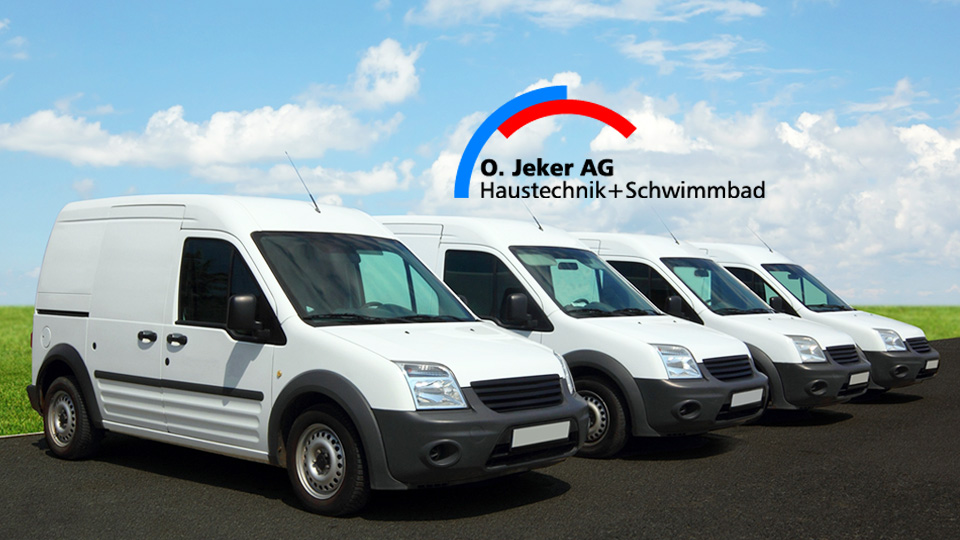 Weiße geparkte Lieferwagen vor hellblauem Hintegrund mit Wolken und dem Logo von O. Jeker Haustechnik und Schwimmbad