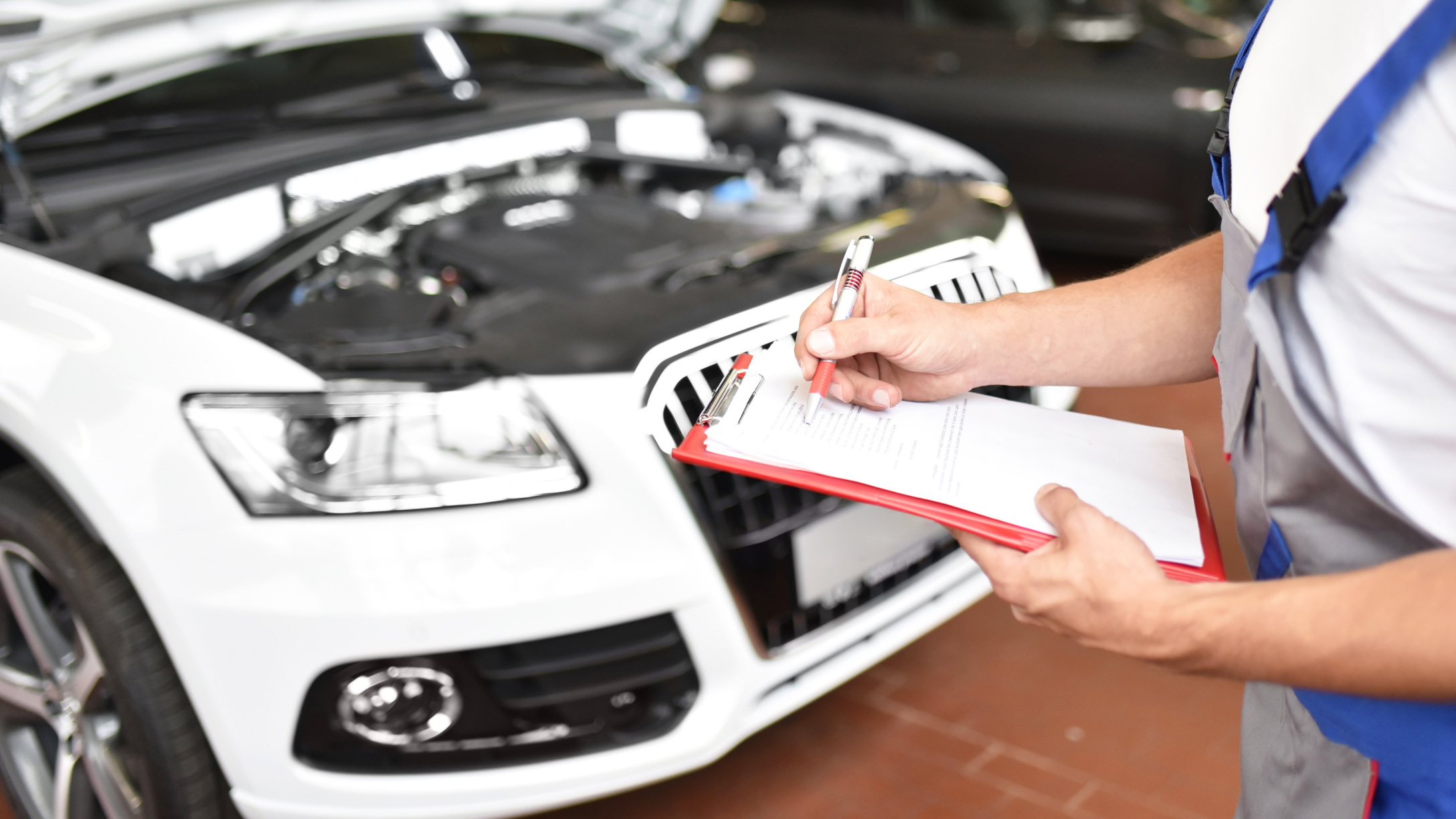 inspeccion de vehiculo blanco