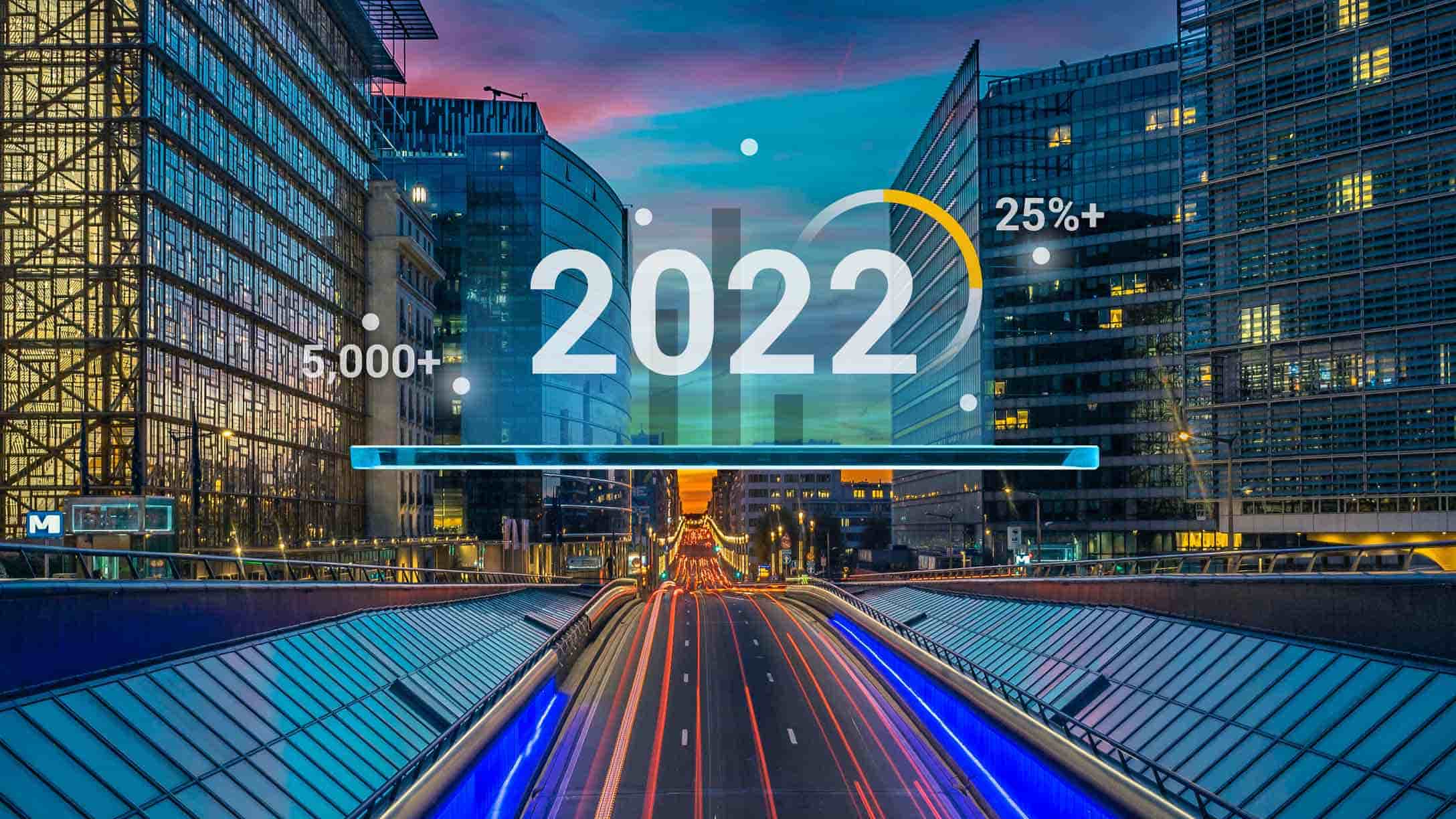 Imagen de una ciudad con el número 2022 en medio 