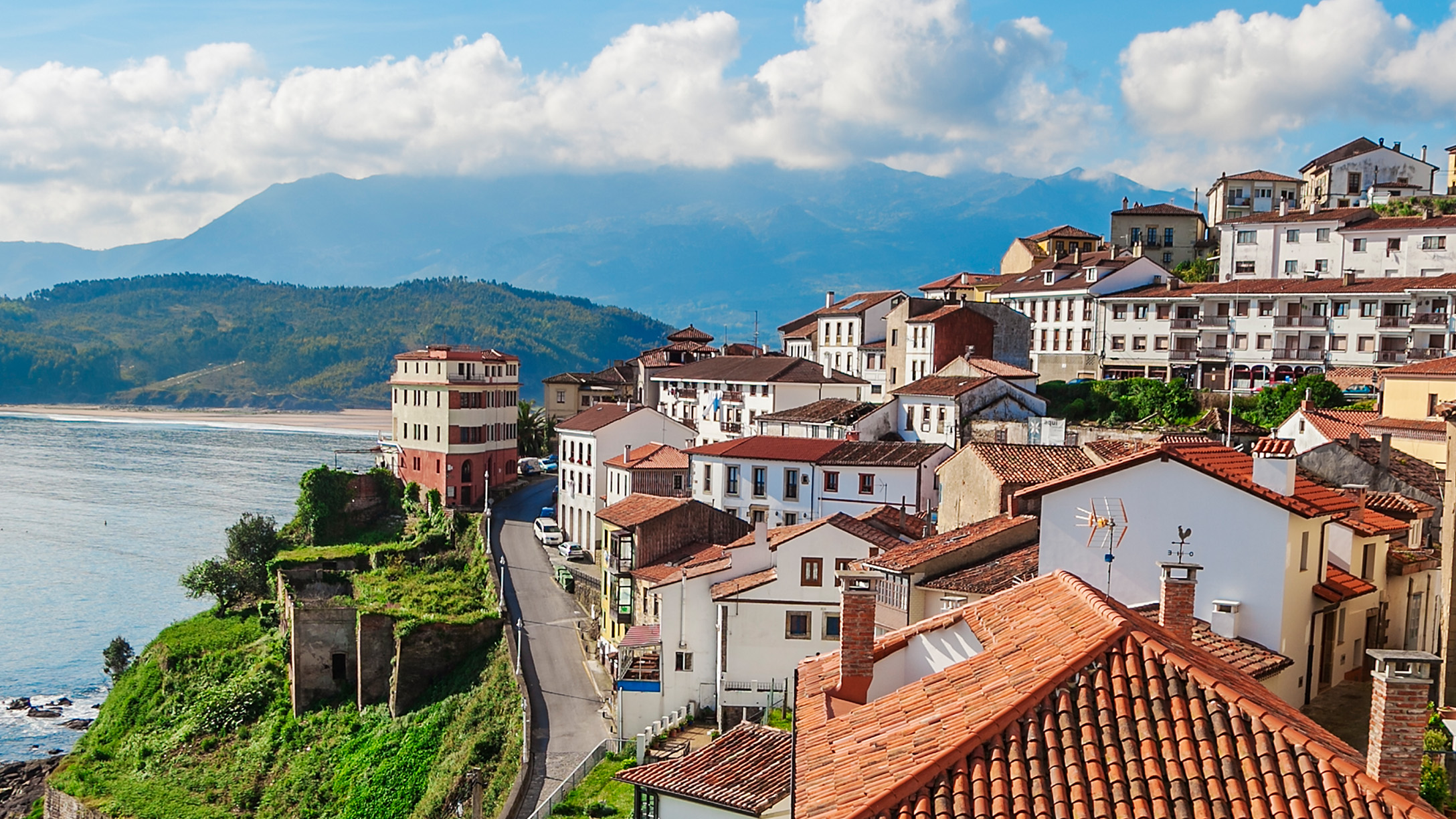 Image of asturias city with Wanacars logo