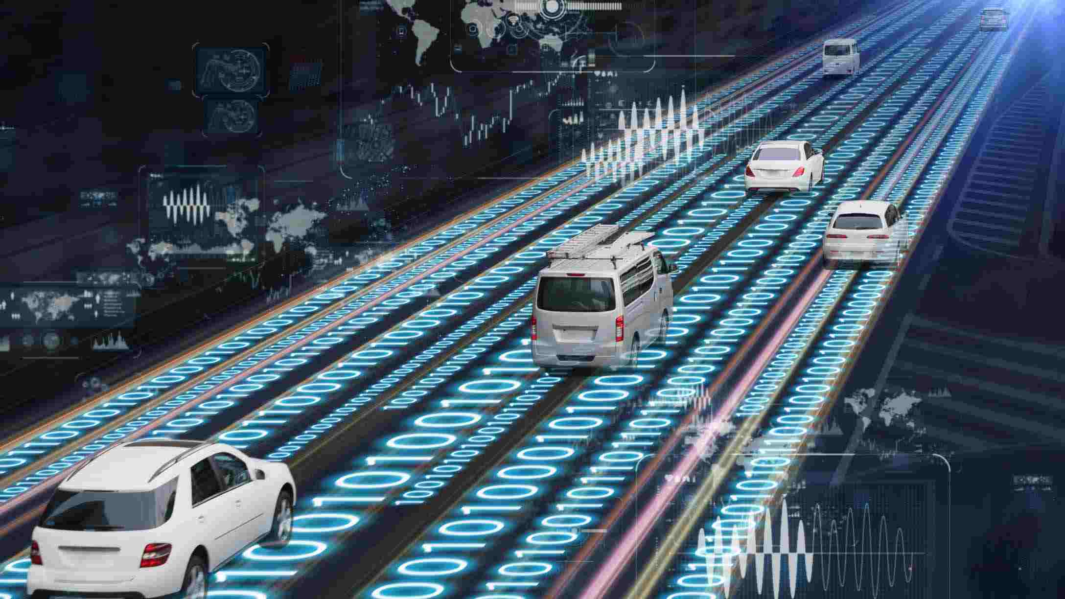 Imagen digital de vehículos conduciendo sobre una autopista de códigos 0 y 1, con información estraída de éstos