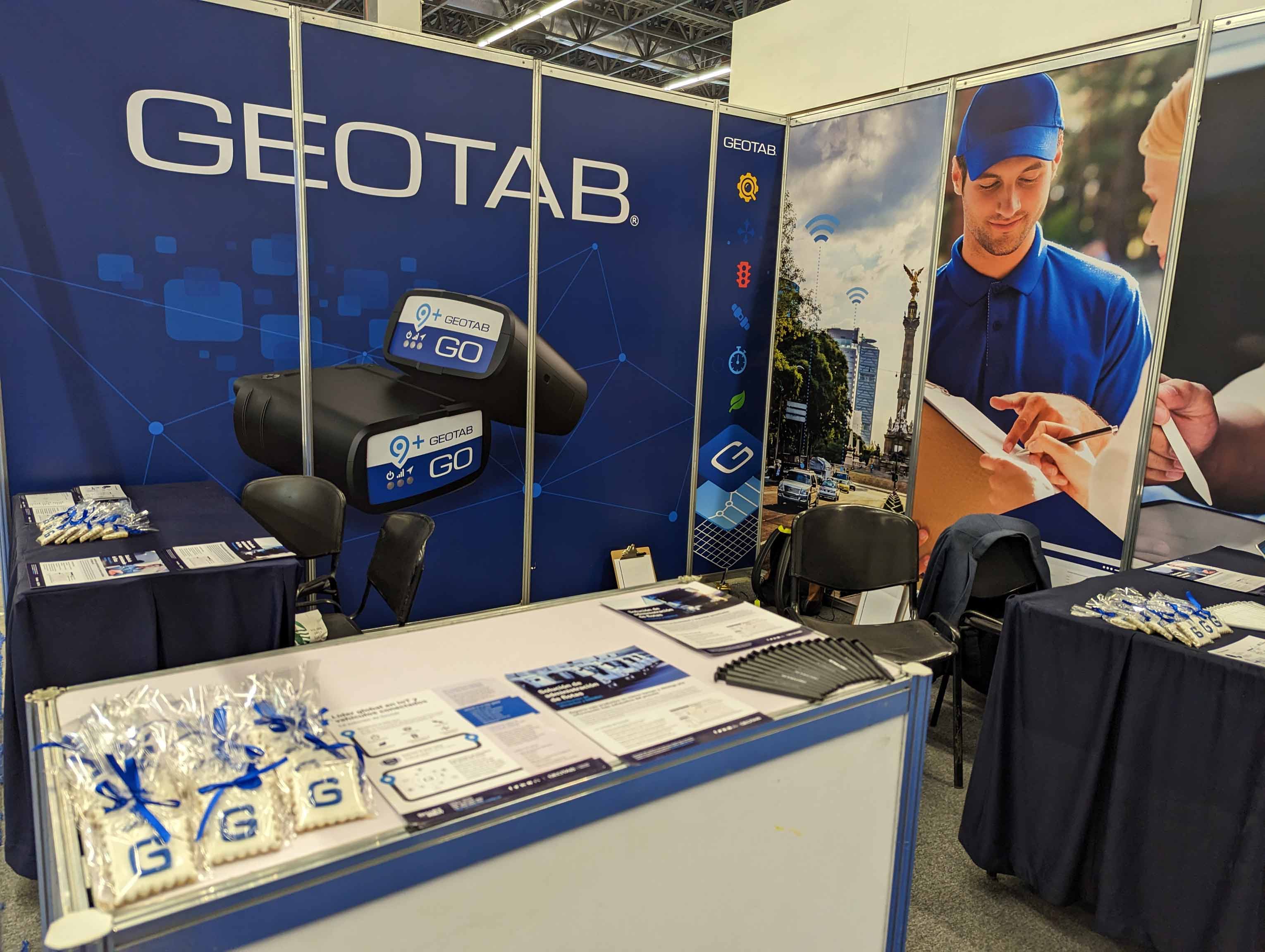 Foto de el booth de Geotab en la feria ExpoANTAD en México.