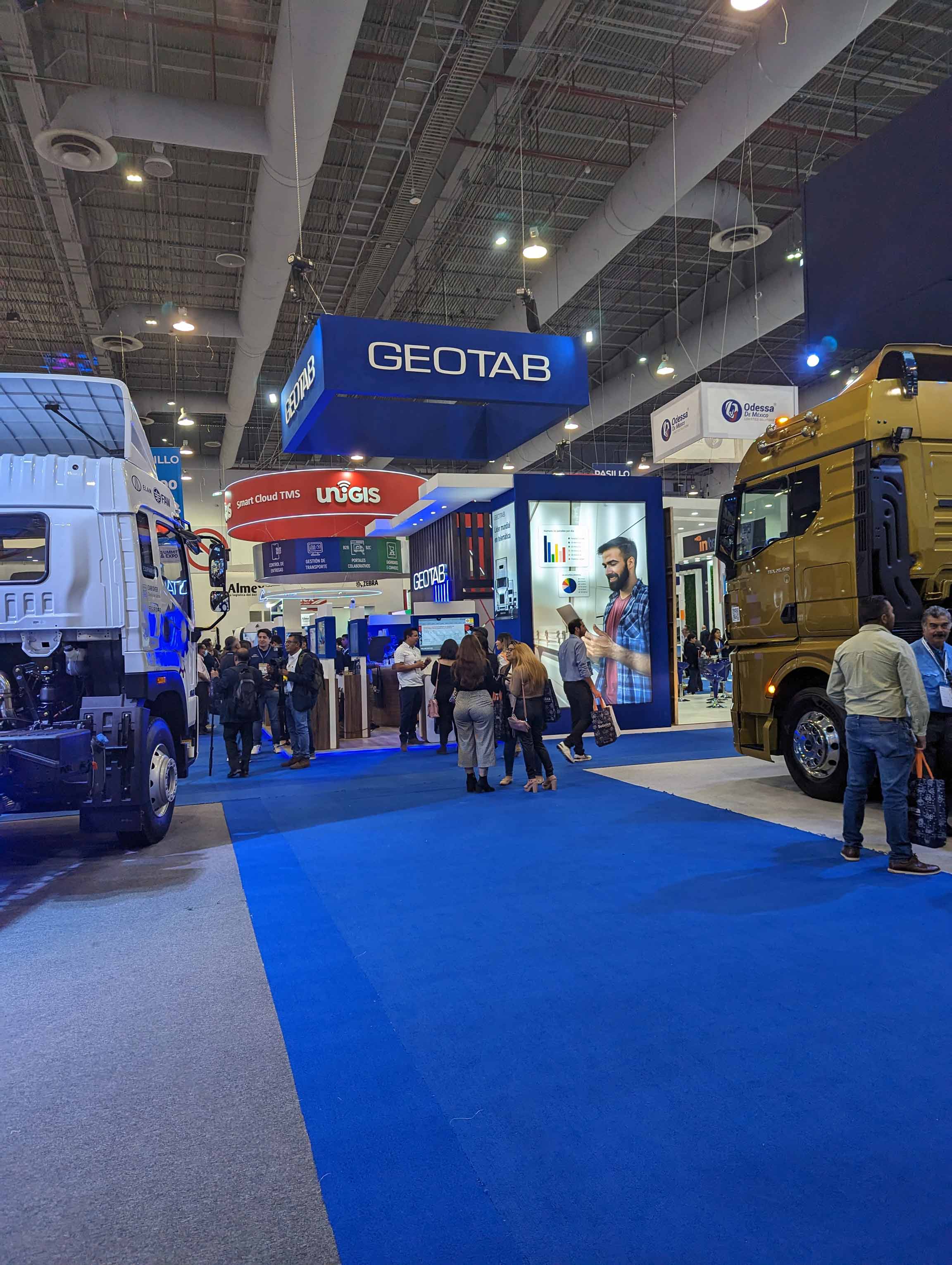 Foto del stand de Geotab en la feria Expologística 2023.