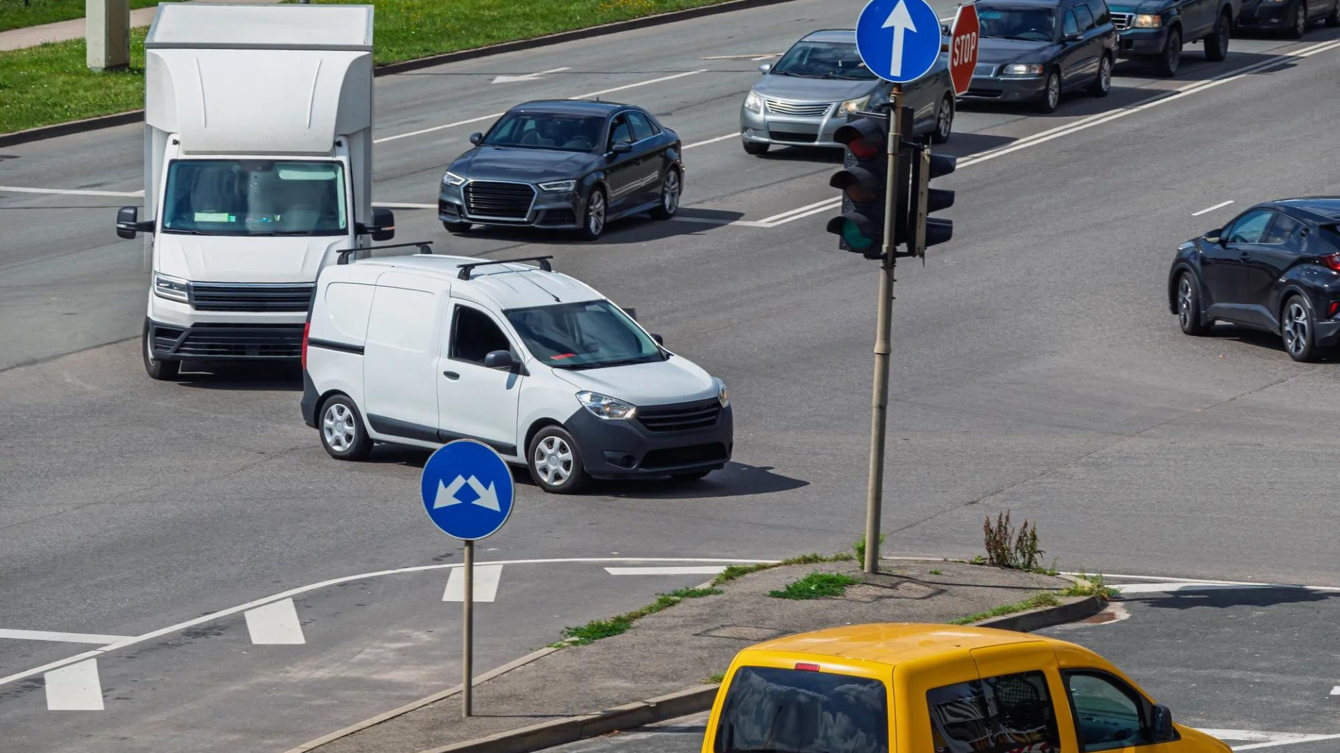L’autopartage et le covoiturage permettent de réduire le nombre de véhicules, donc les émissions de CO2 d’une entreprise. Cela permet également d’optimiser le coût de la flotte.