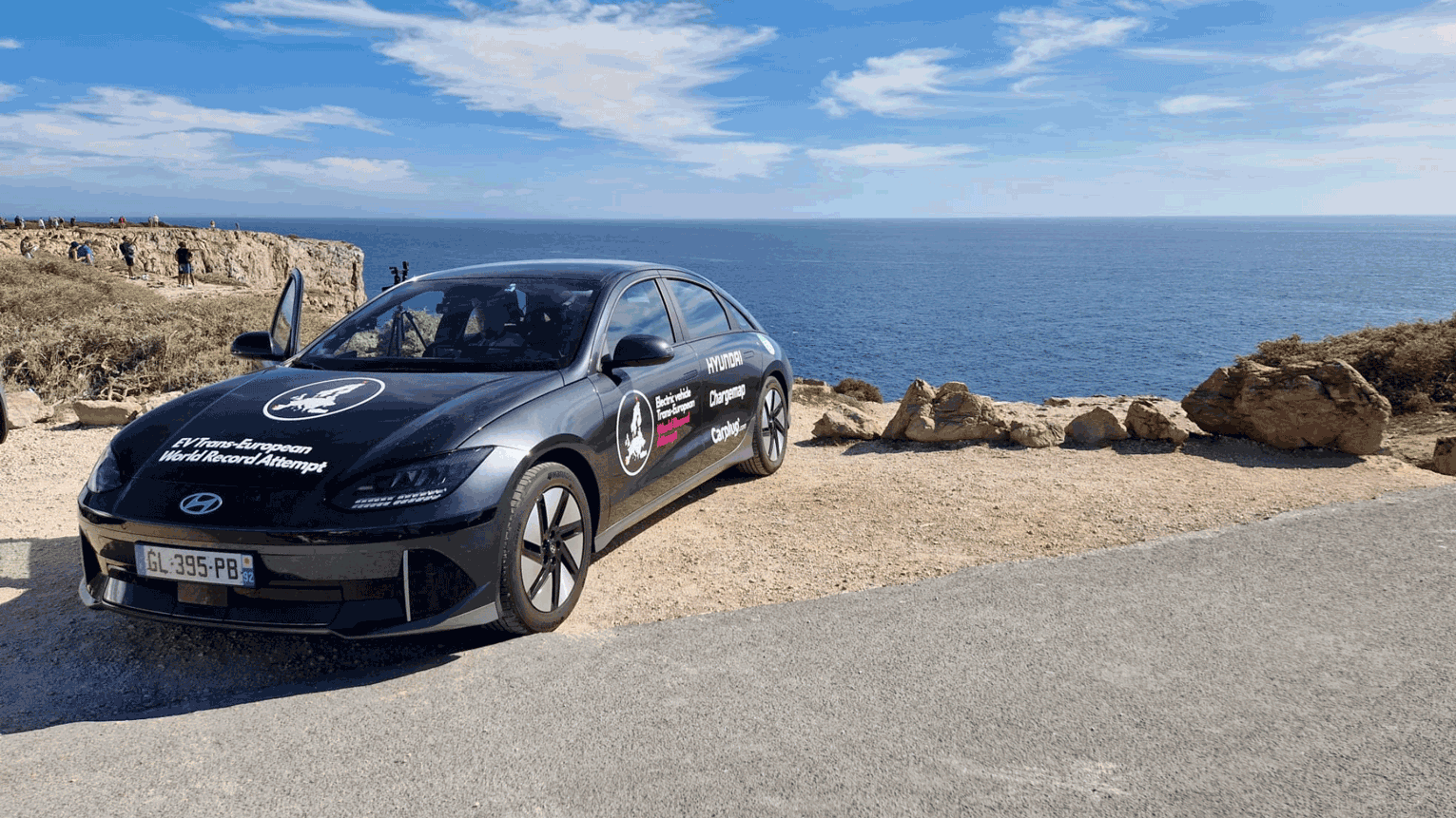 chaine ev vehicle in front of sea