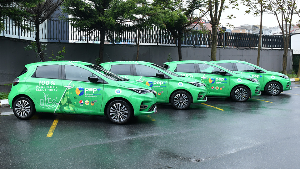 quattro auto verdi elettriche del gruppo PepsiCo