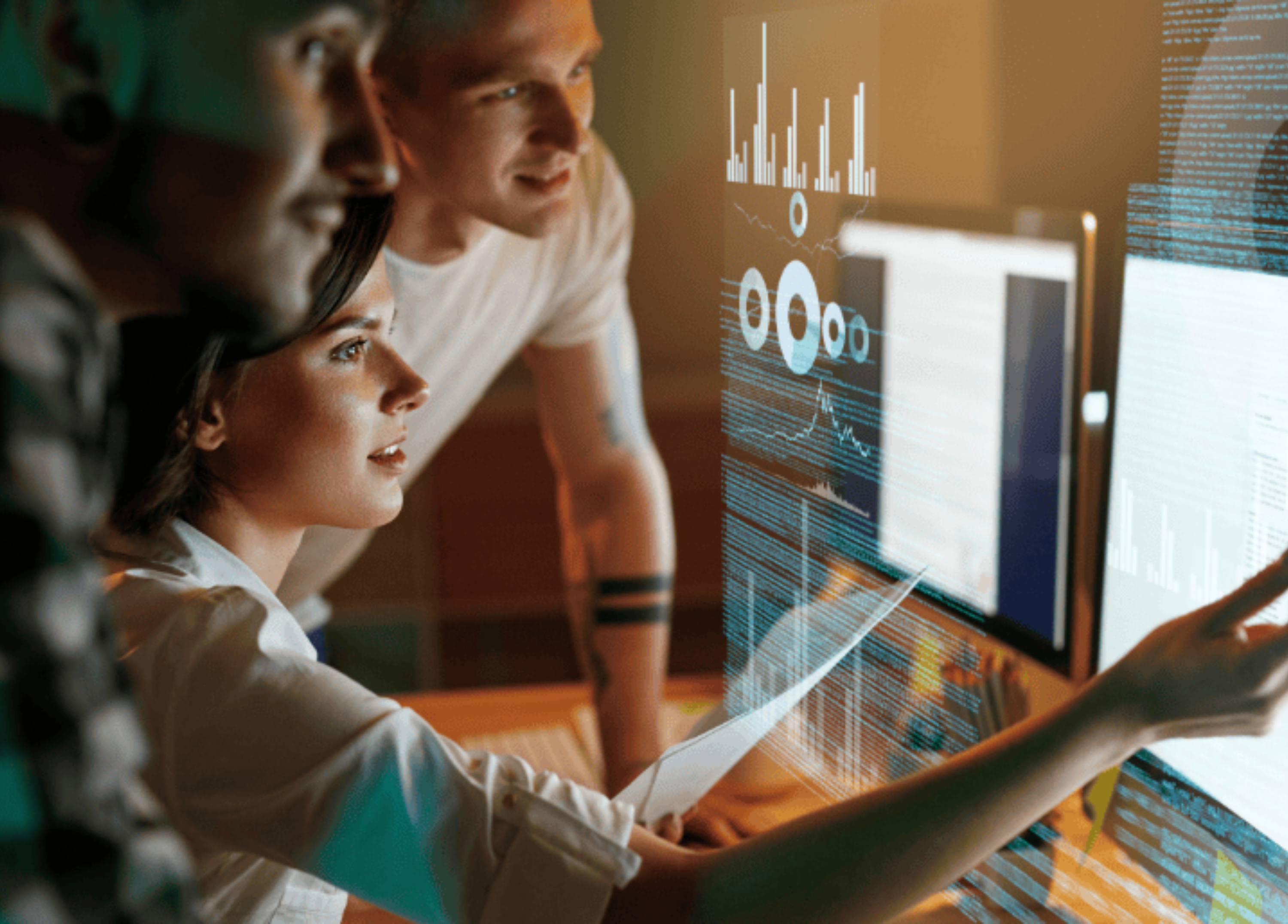 gestor de frotas analisando dados 