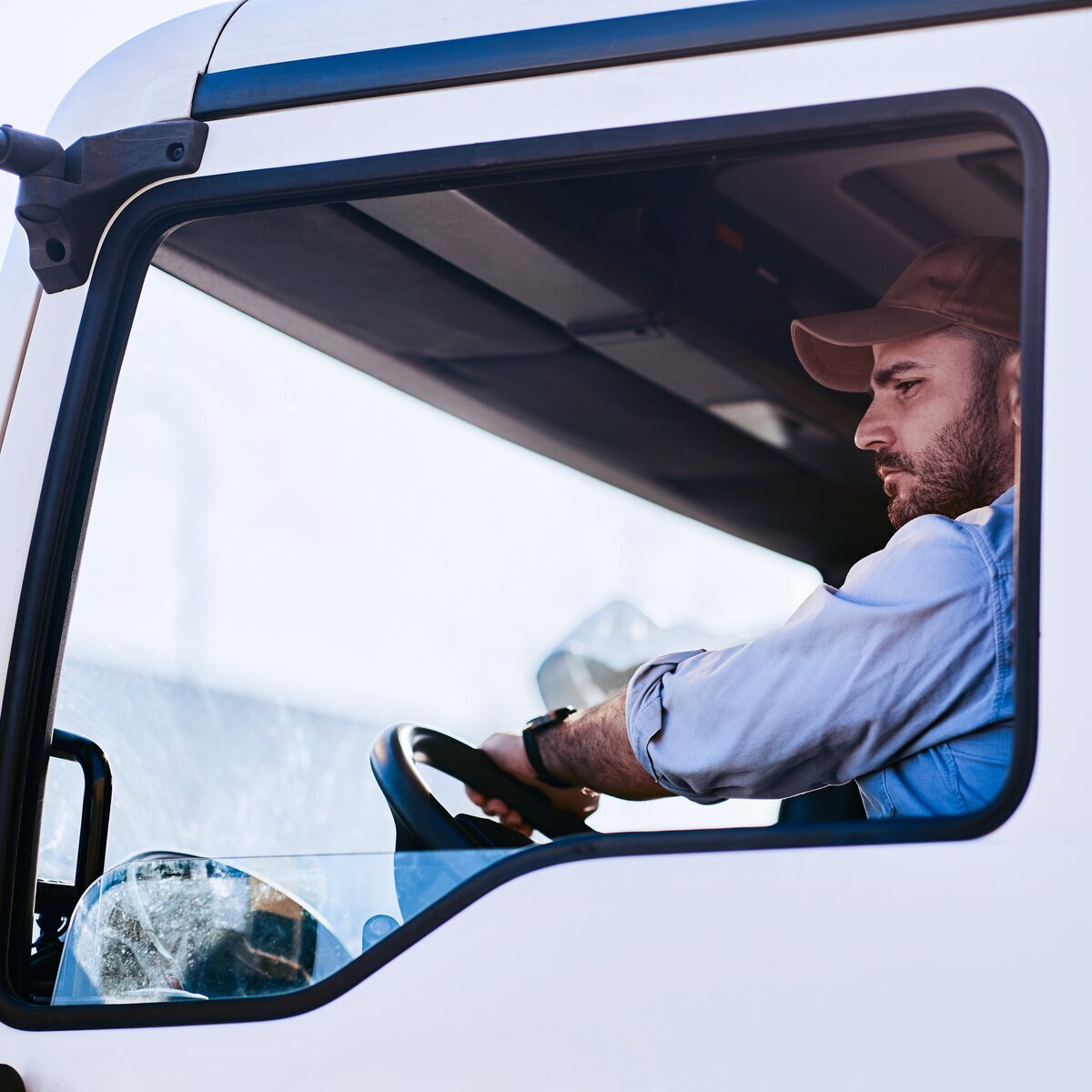 Descubra como estruturar um driver scorecard justo e usar a gamificação para promover a condução segura, reduzir custos e proteger a sua frota.