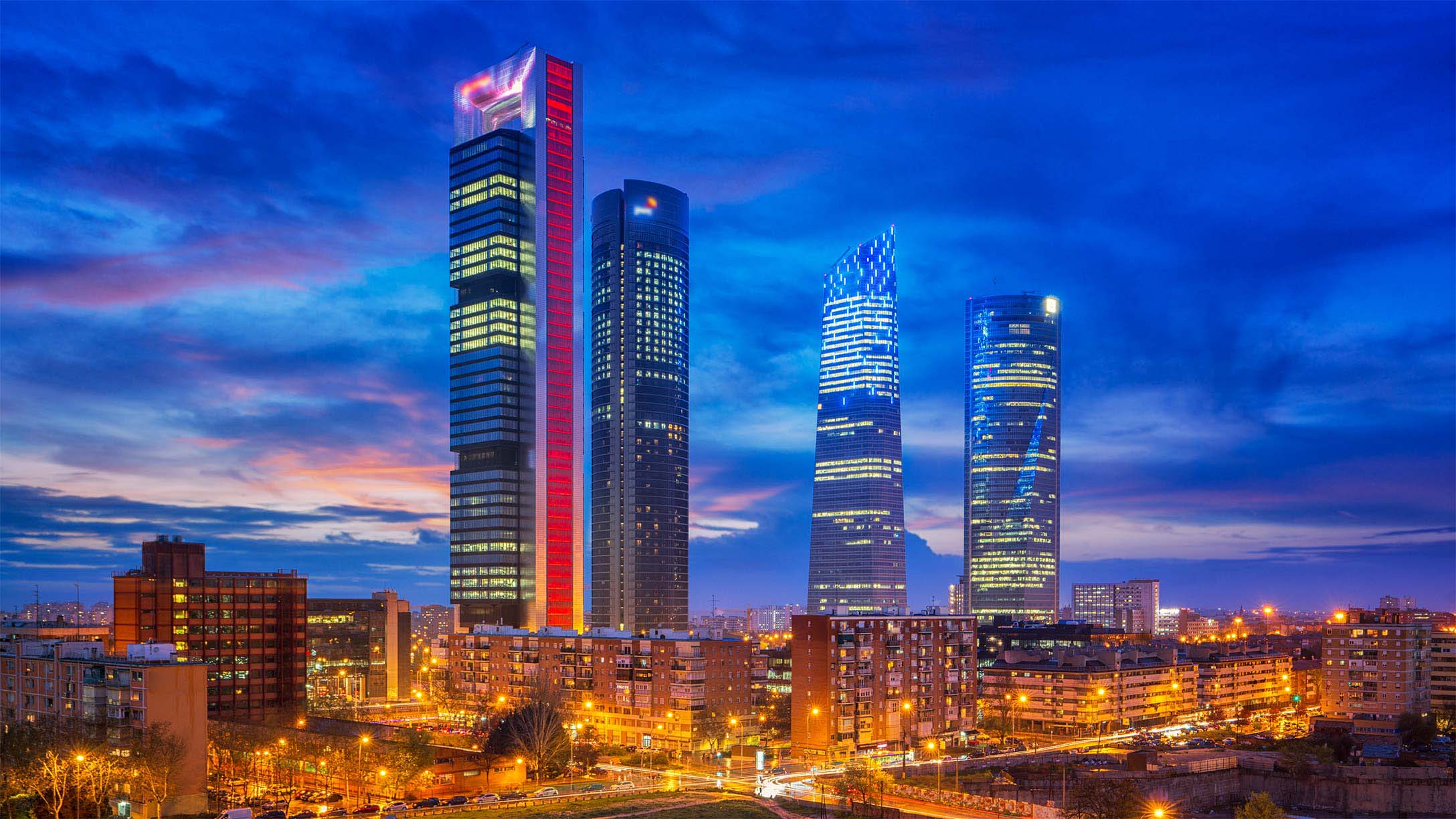 Foto de la ciudad de Madrid de noche.