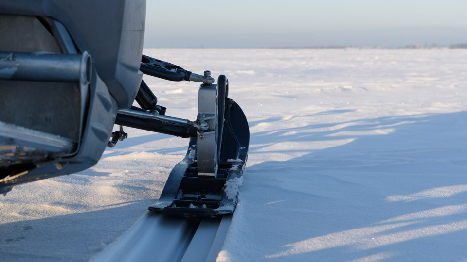 Imagen de un vehículo sobre el hielo 